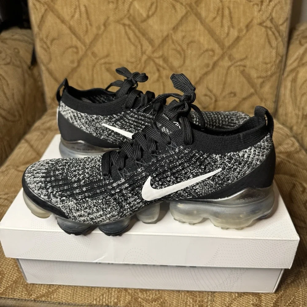 Nike Air‎ VaporMax Flyknit 3 Oreo Womens Size 7 Black Running Shoes Sneakers